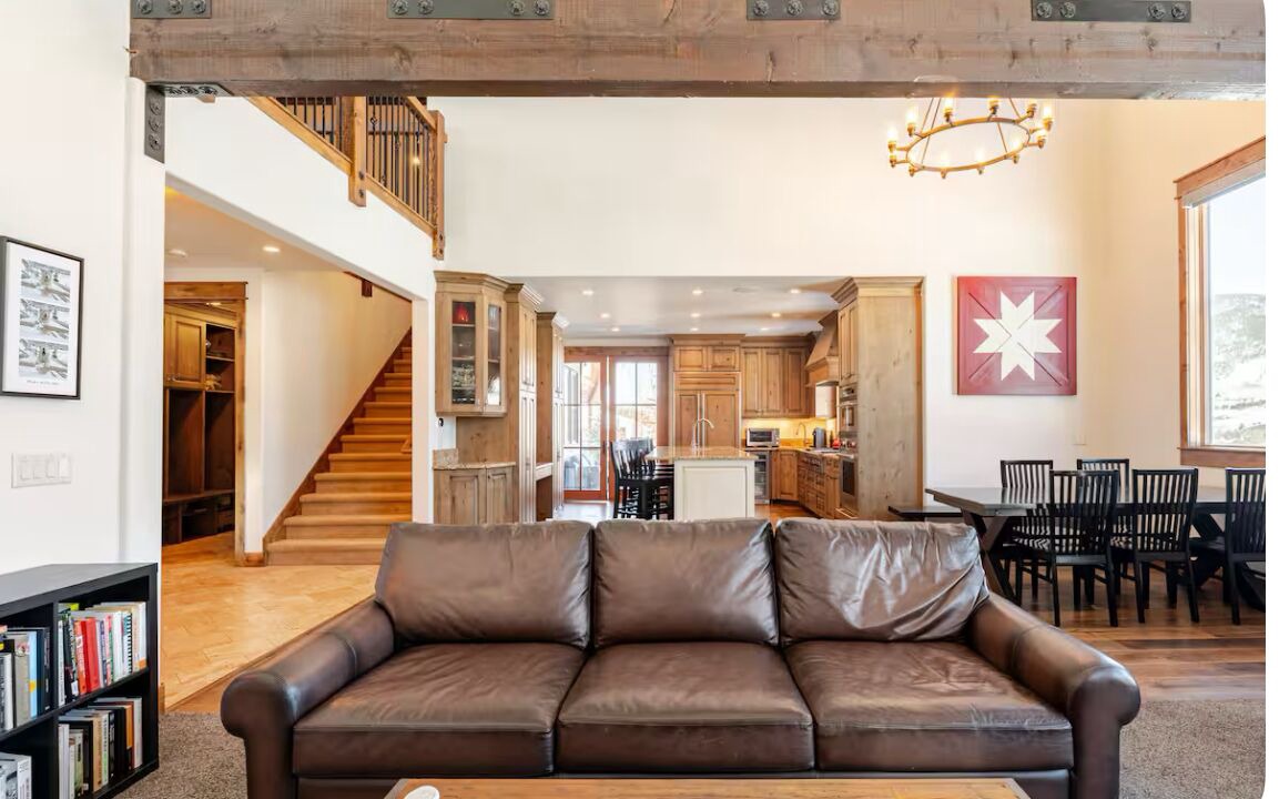 Photo of Livingroom in Summit Cove
