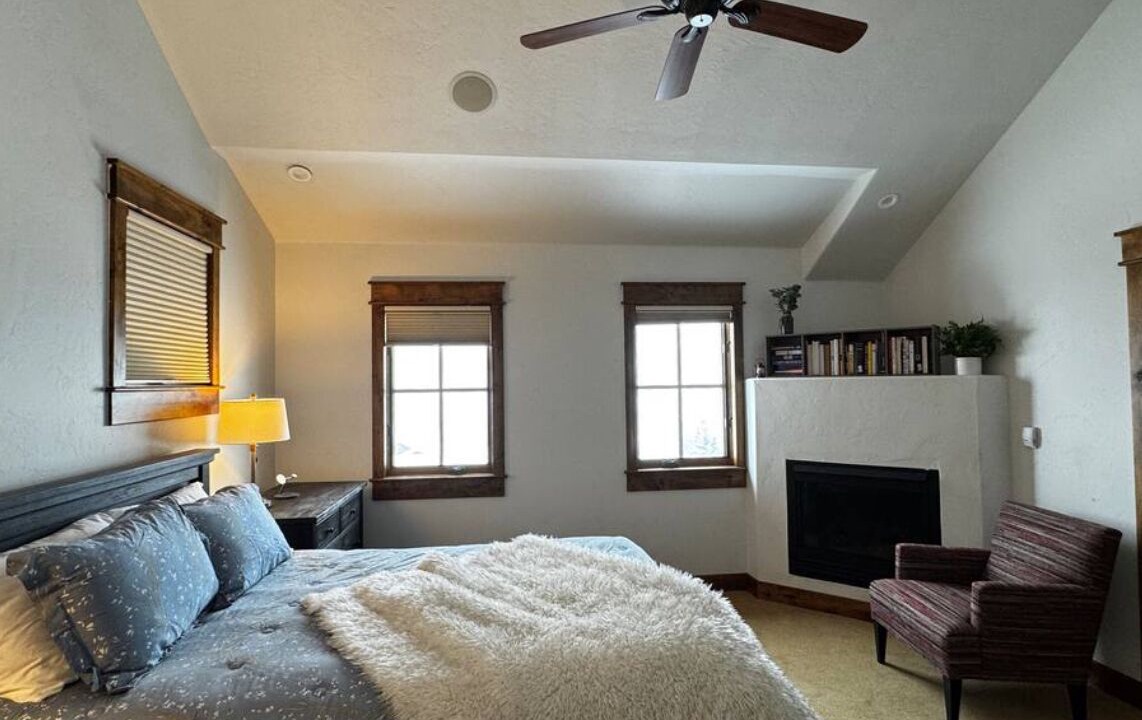Photo of Bedroom in Summit Cove