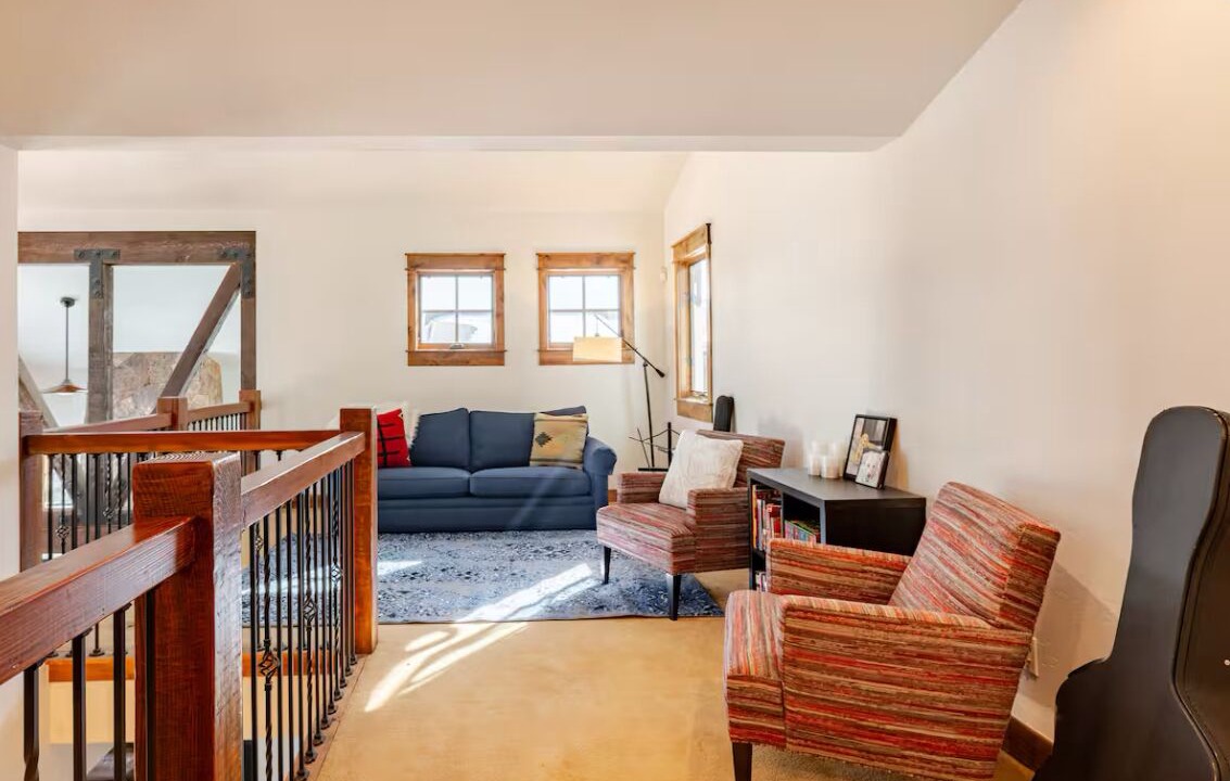 Photo of Livingroom in Summit Cove