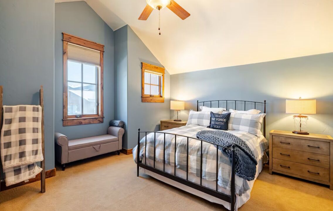 Photo of Bedroom in Summit Cove