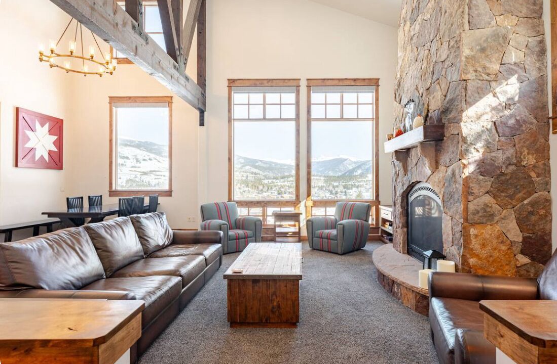 Photo of Livingroom in Summit Cove