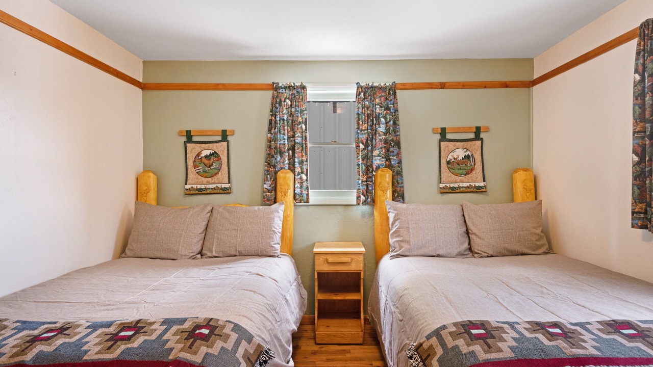 Photo of Bedroom in South Fork