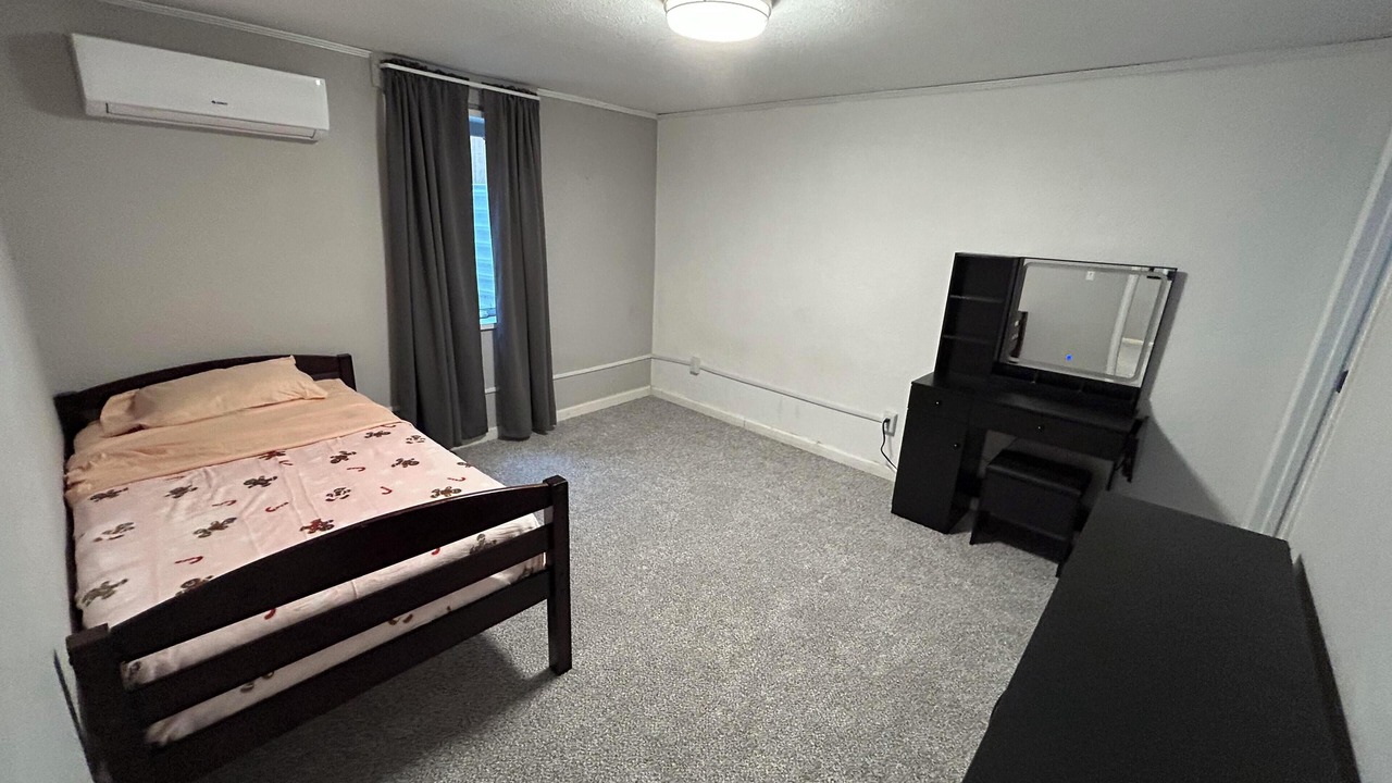 Photo of Bedroom in Barnum West