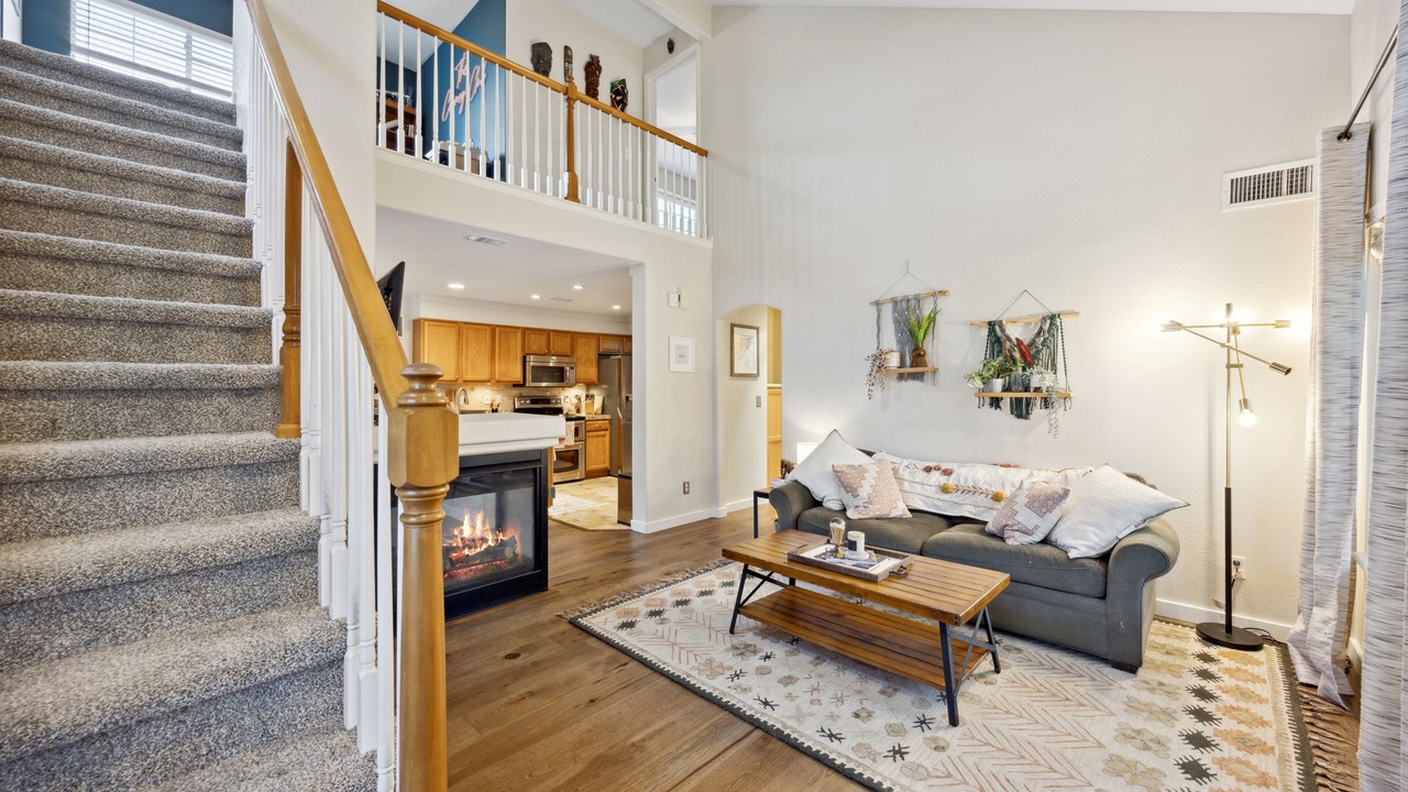 Photo of Livingroom in North Central Westminster