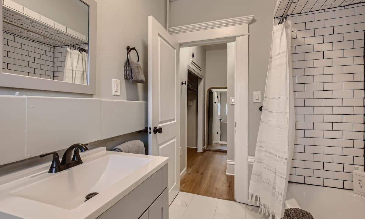 Photo of Bathroom in Congress Park
