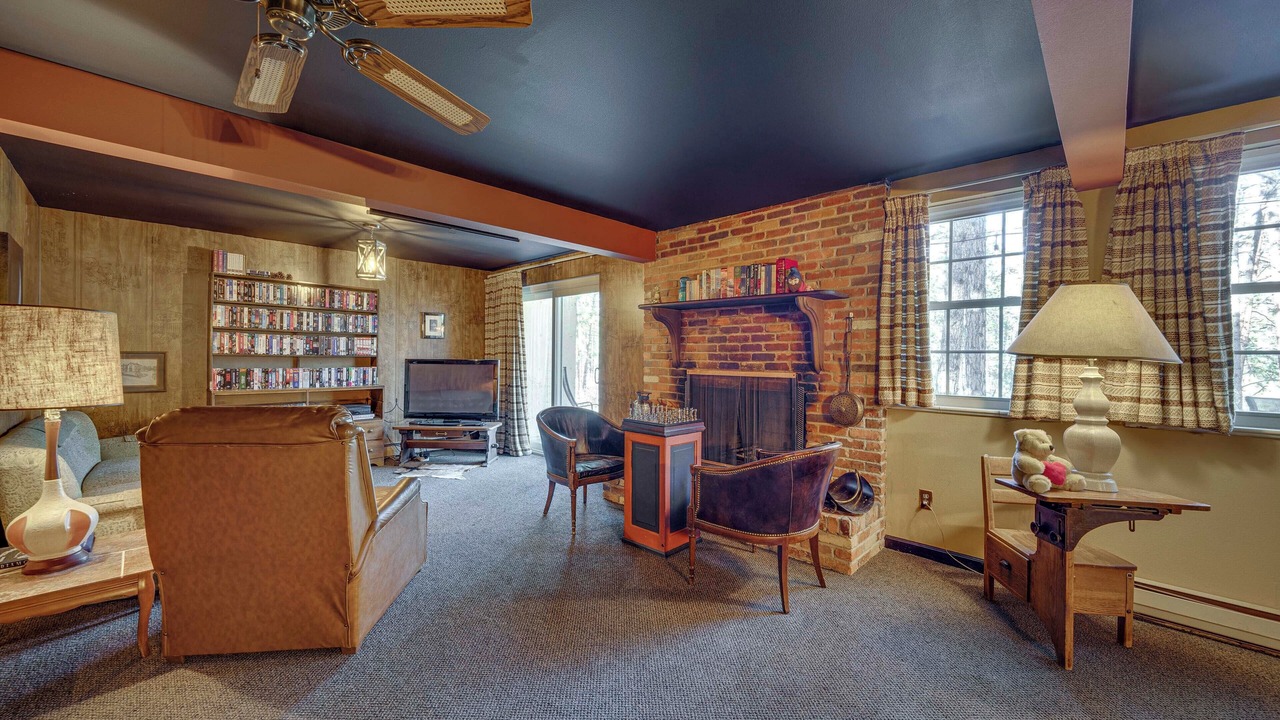 Photo of Livingroom in Franktown