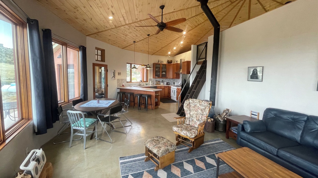 Photo of Livingroom in Del Norte