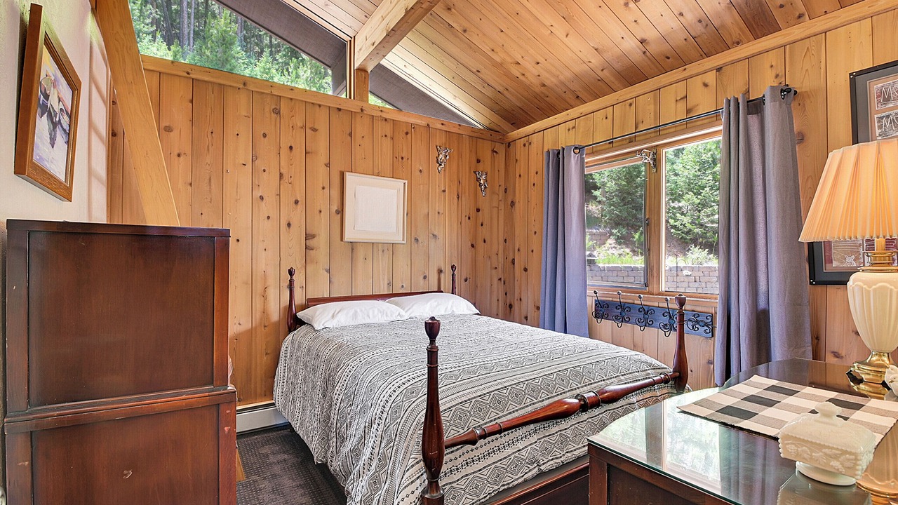 Photo of Bedroom in Evergreen