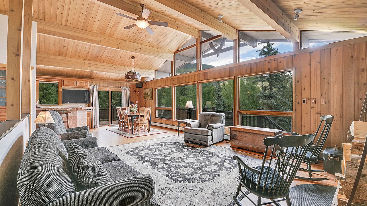 Photo of Livingroom in Evergreen