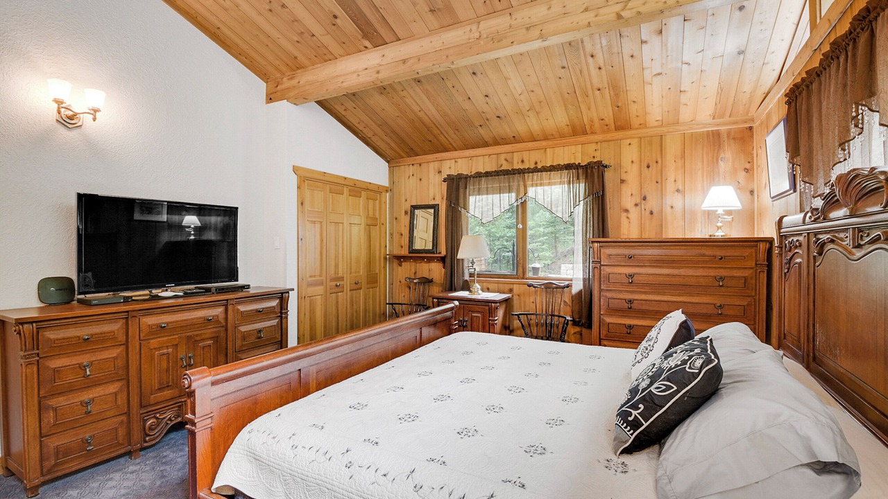 Photo of Bedroom in Evergreen