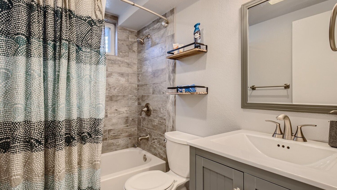 Photo of Bathroom in North Alameda