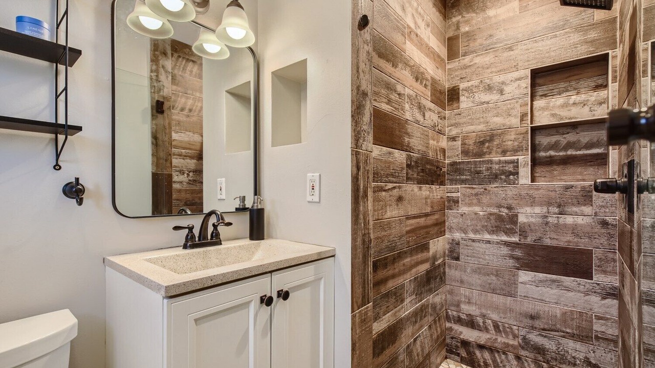 Photo of Bathroom in North Alameda