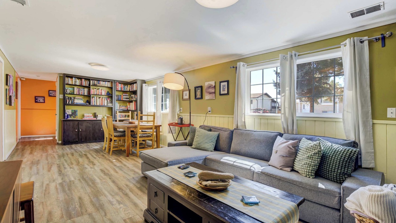 Photo of Livingroom in Security-Widefield
