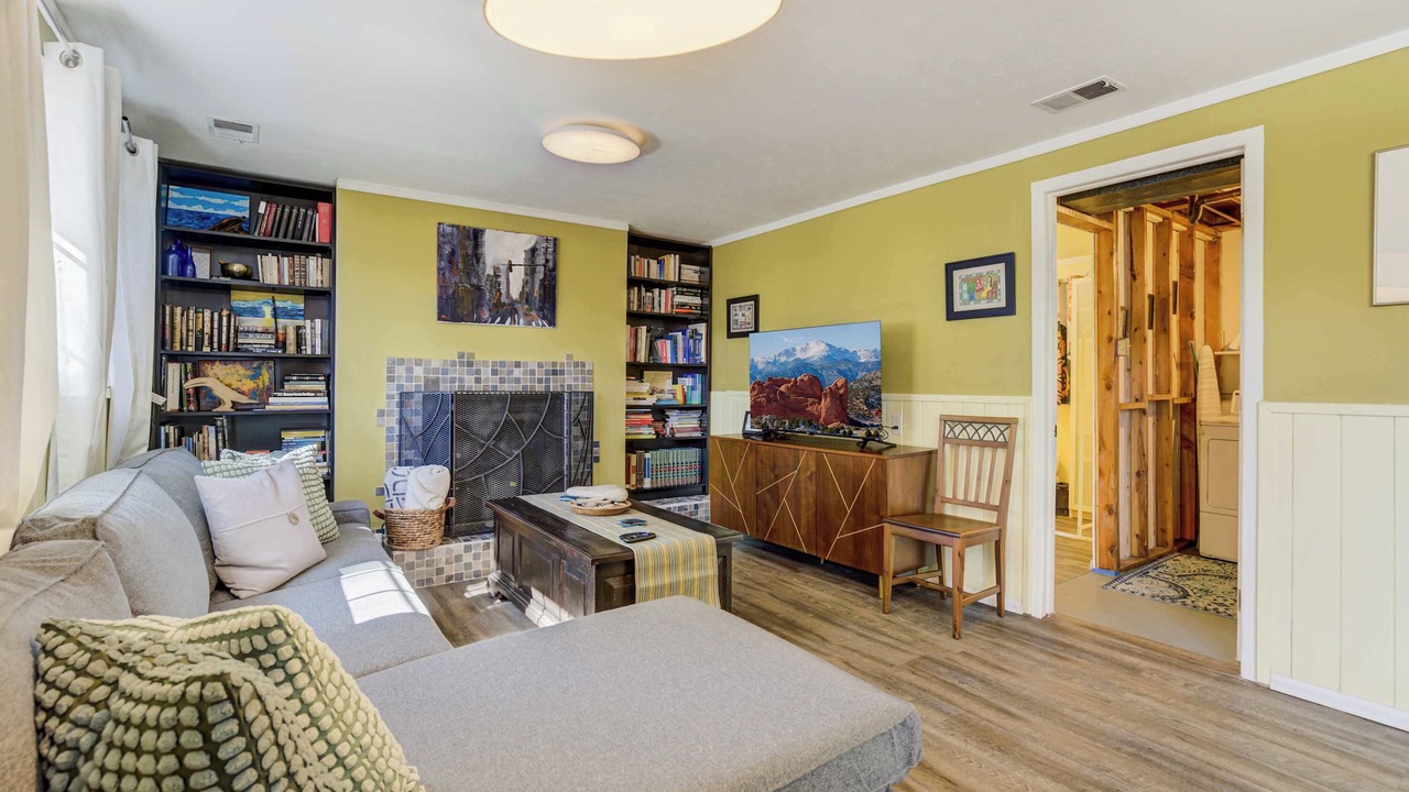 Photo of Livingroom in Security-Widefield