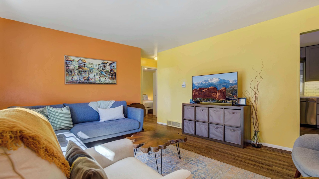 Photo of Livingroom in Security-Widefield