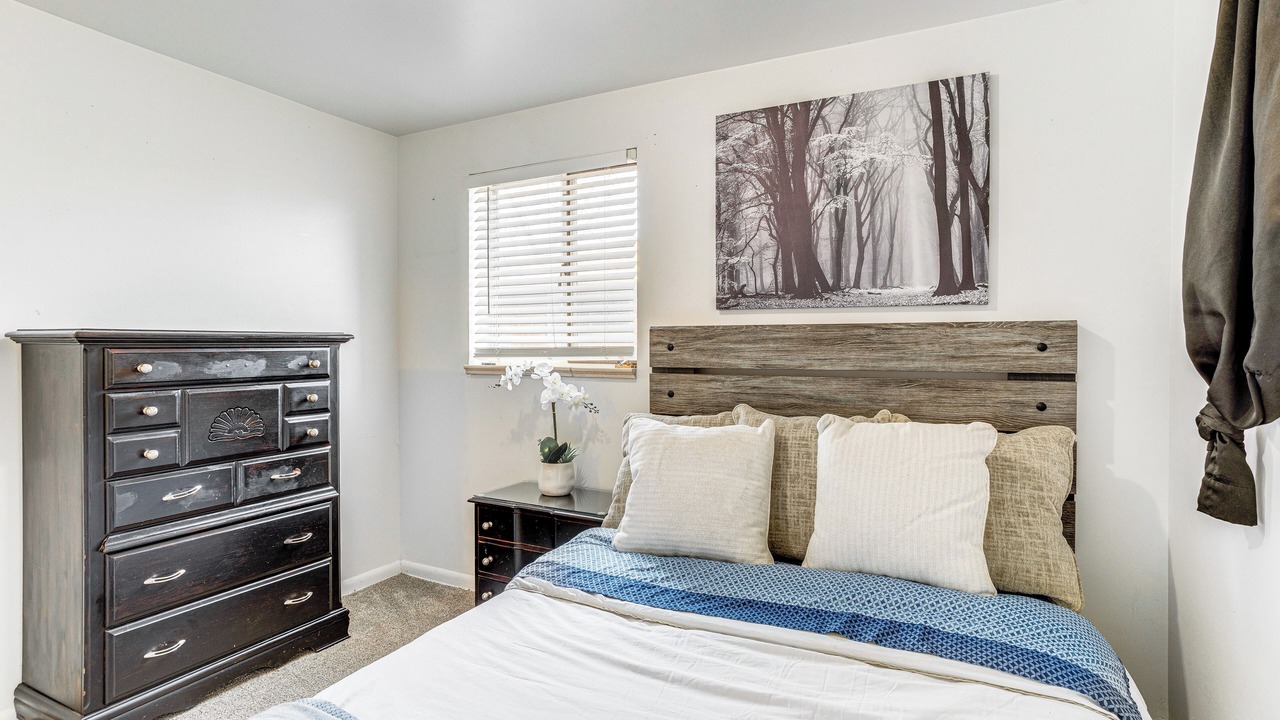 Photo of Bedroom in Aurora