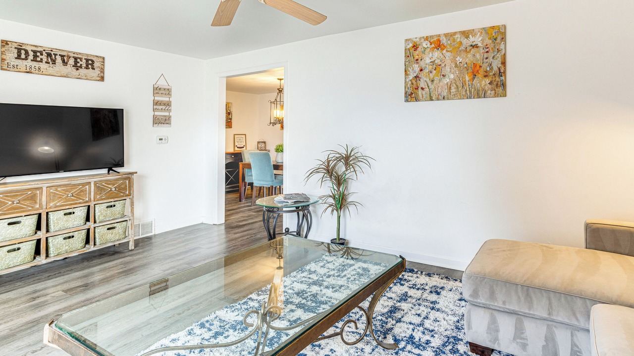 Photo of Livingroom in Aurora