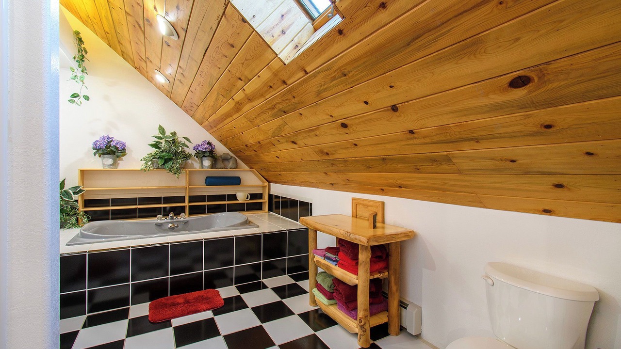 Photo of Bathroom in Pine
