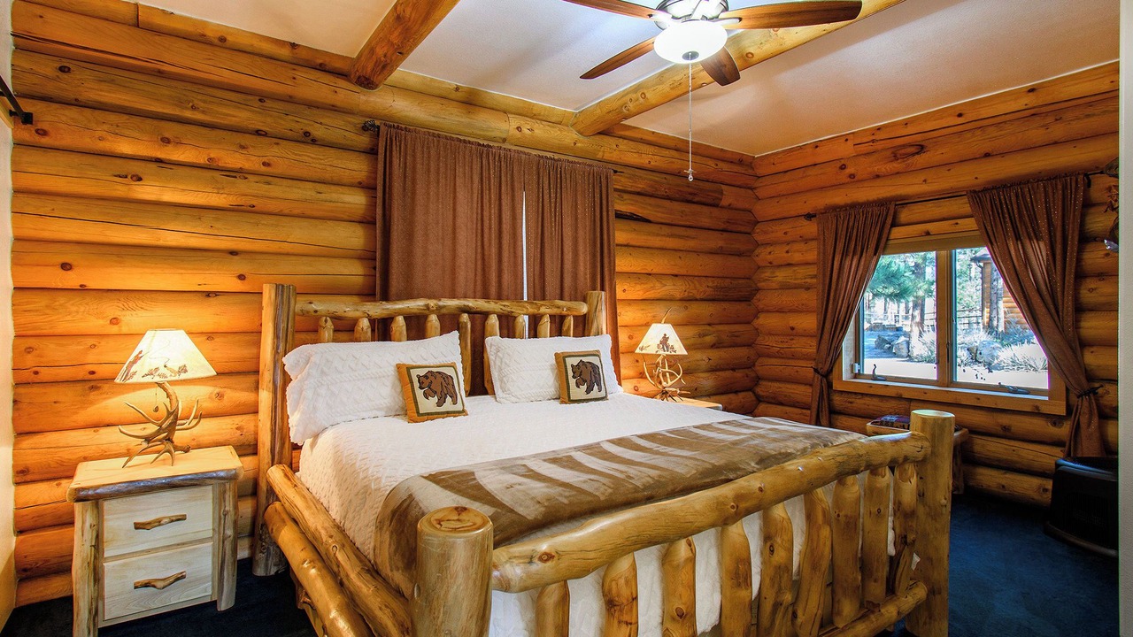 Photo of Bedroom in Pine