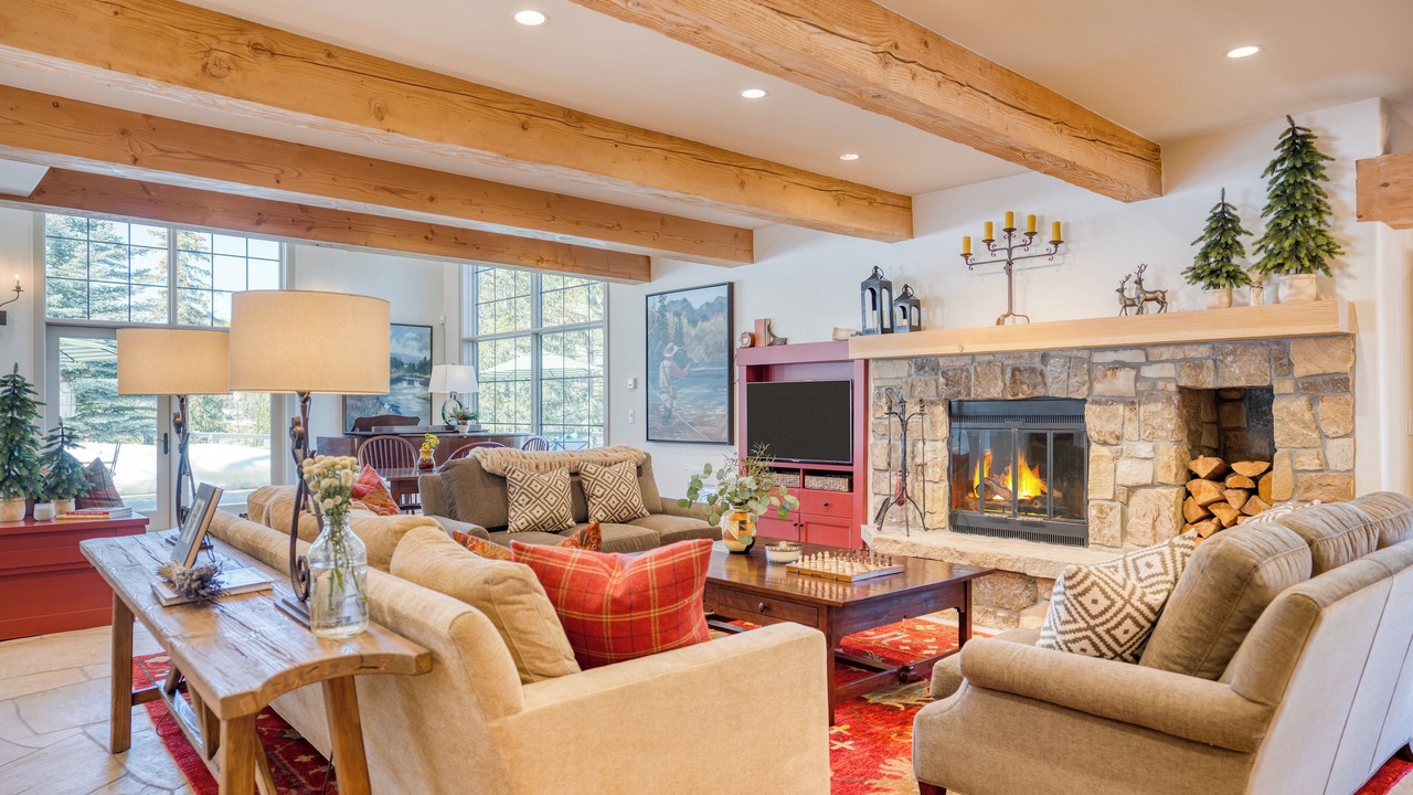 Photo of Livingroom in Lakeside Village