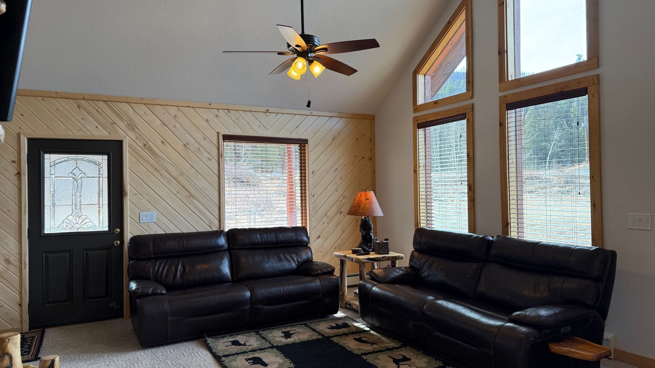 Photo of Livingroom in South Fork