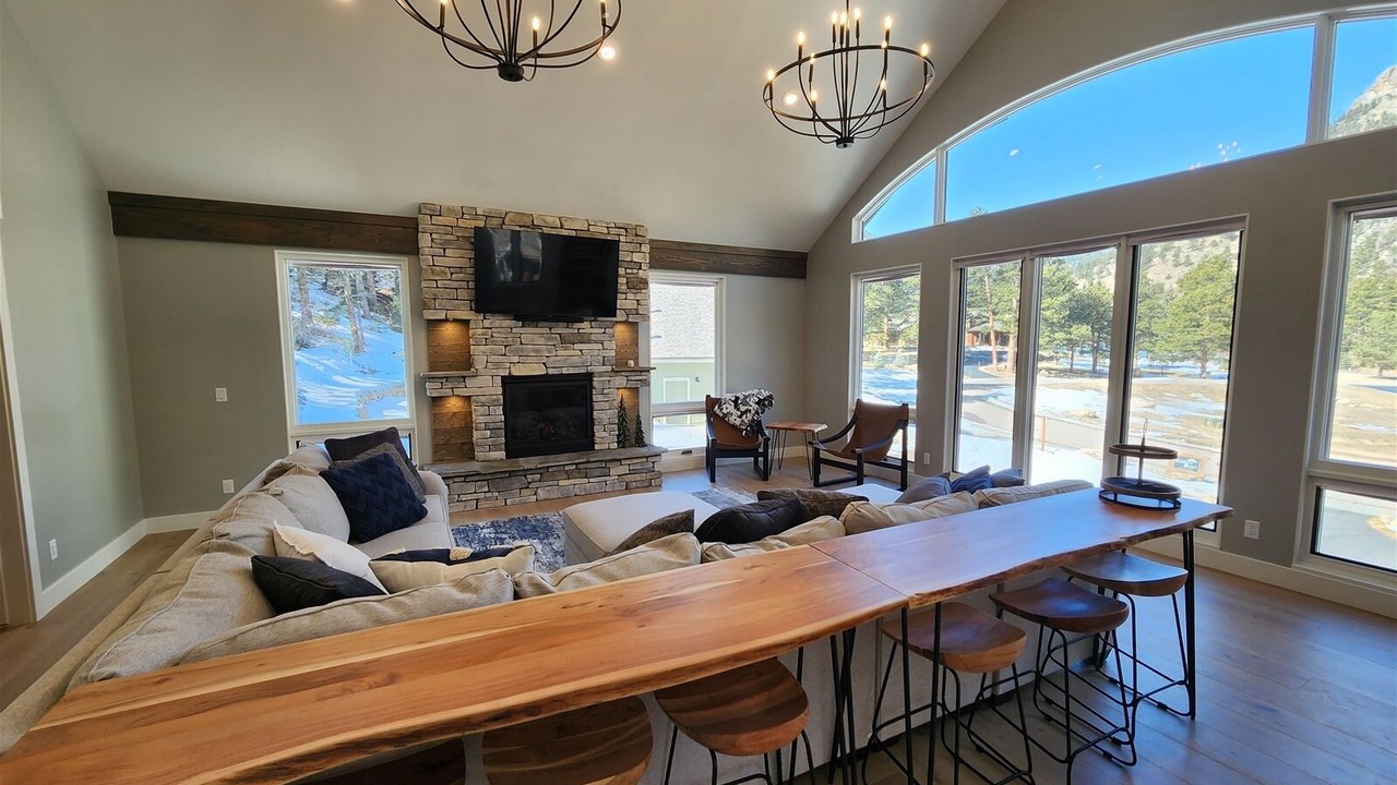 Photo of Livingroom in Fall River Estates