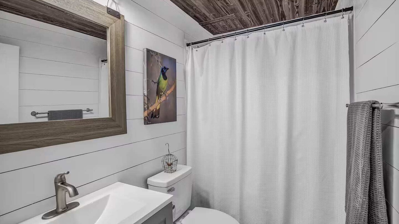 Photo of Bathroom in Columbine