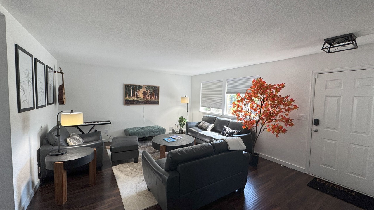 Photo of Livingroom in East Colfax