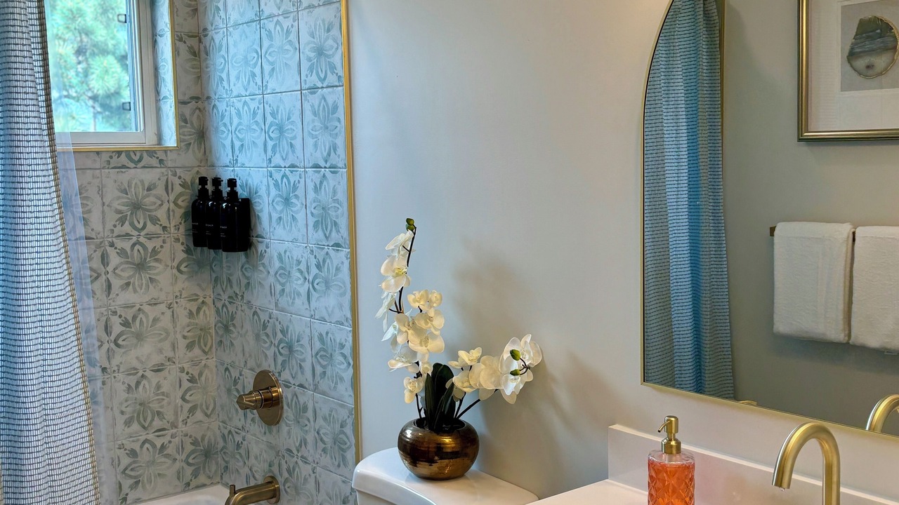 Photo of Bathroom in Lakeside