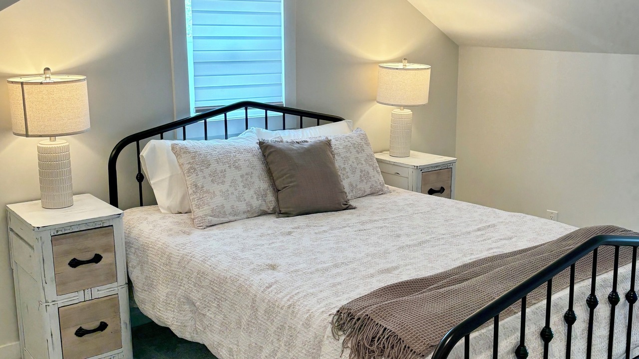 Photo of Bedroom in Lakeside