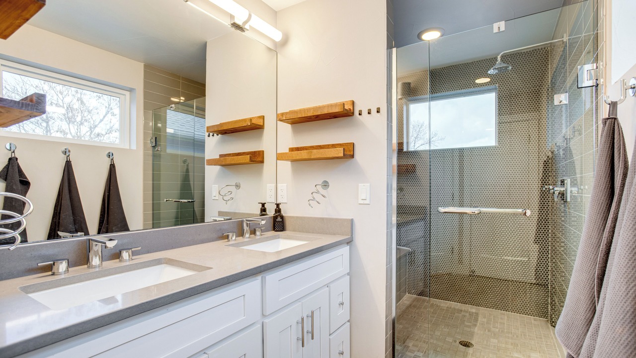 Photo of Bathroom in Lincoln Park