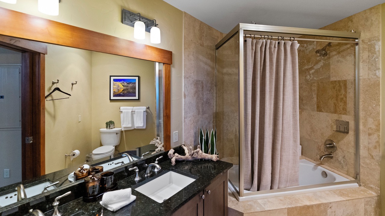 Photo of Bathroom in Boulder Ridge