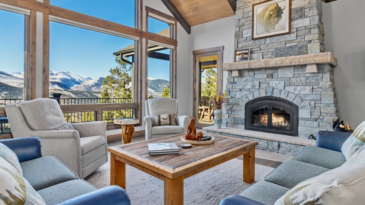 Photo of Livingroom in Windcliff Estates