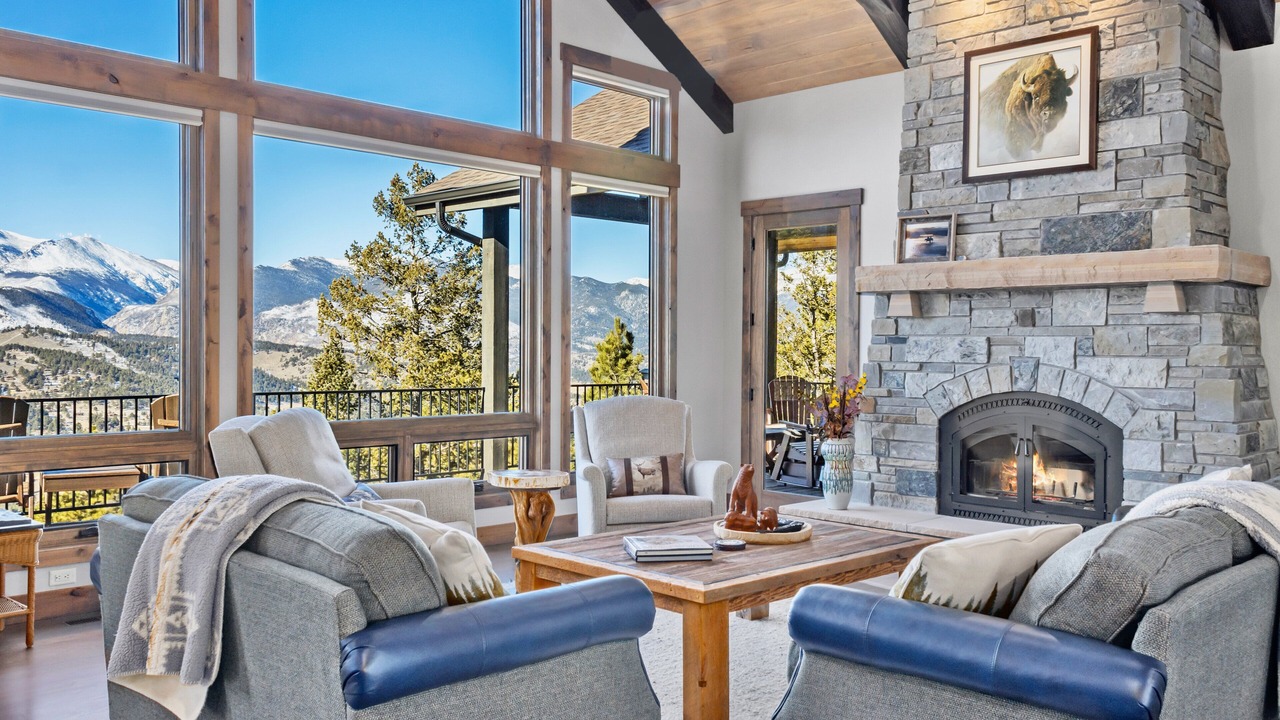 Photo of Livingroom in Windcliff Estates