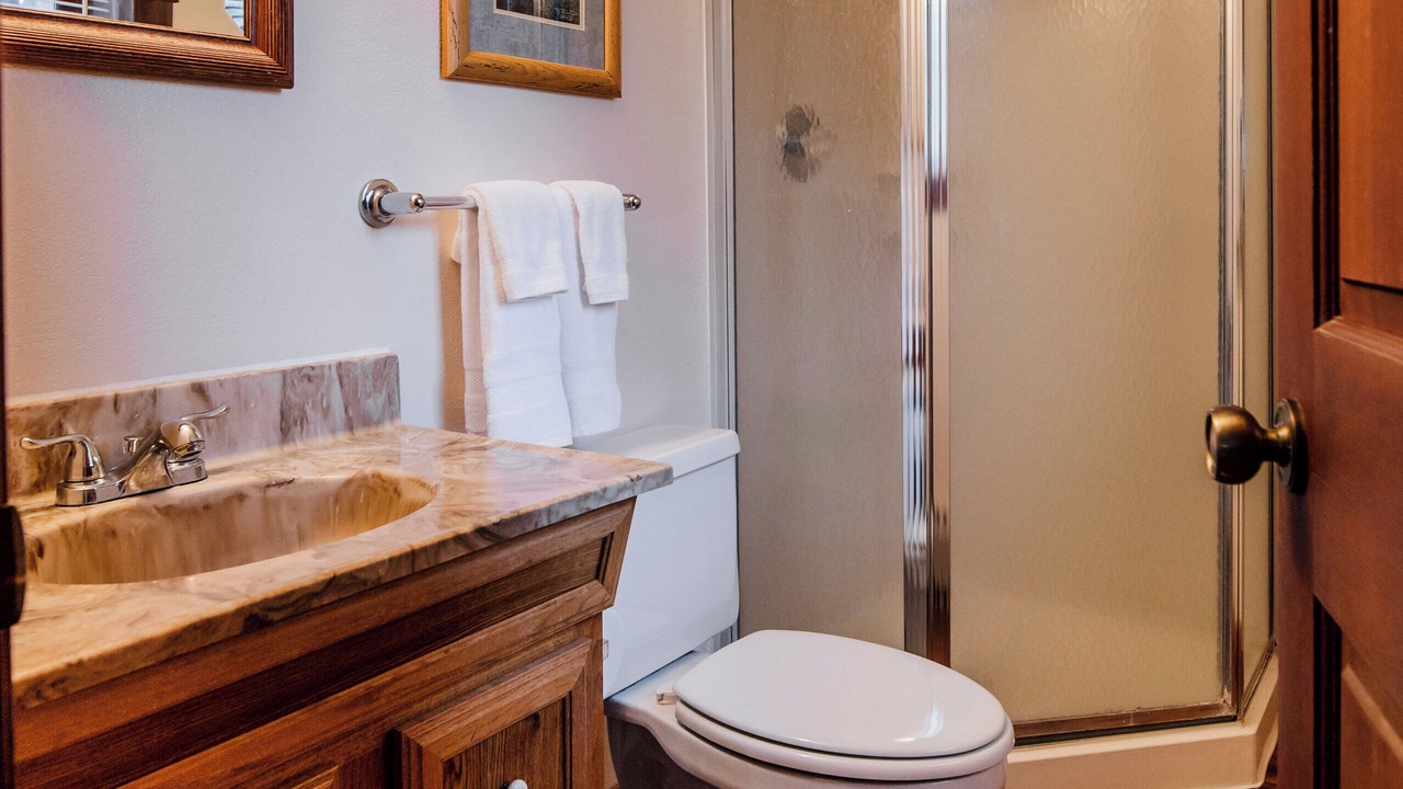 Photo of Bathroom in Pine