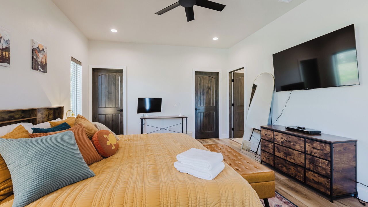 Photo of Bedroom in Lake Hatcher Park