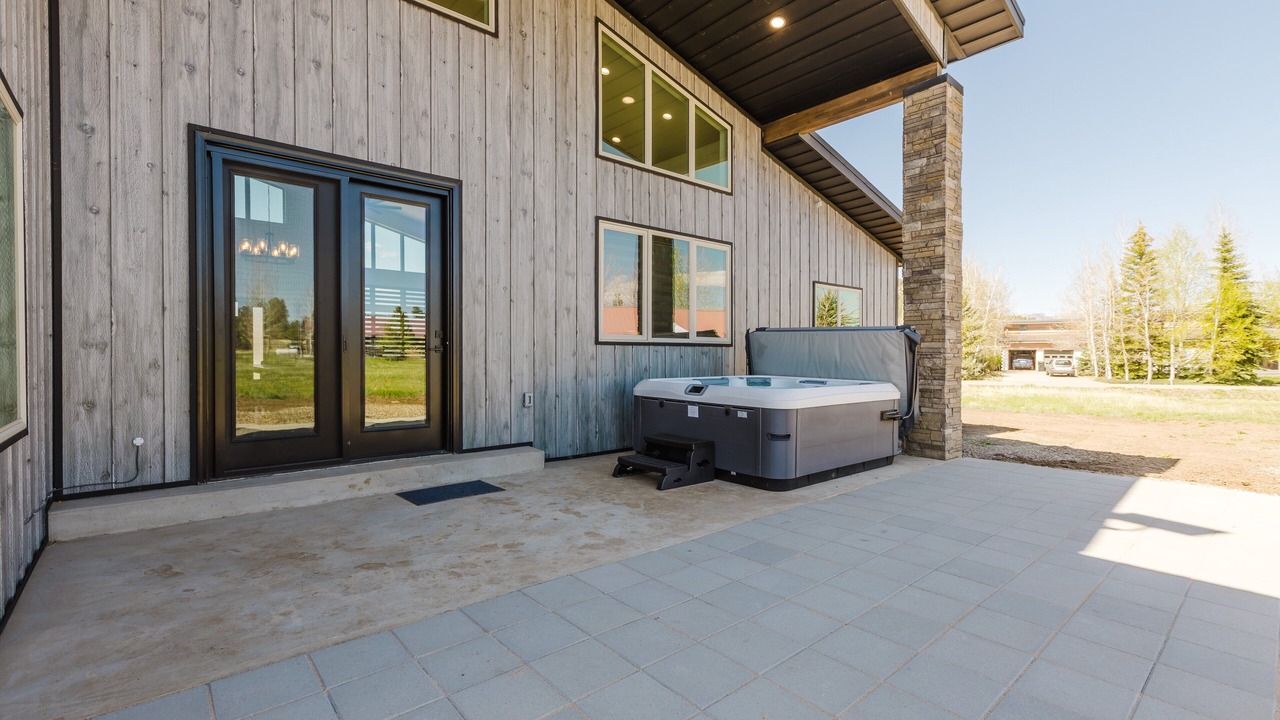 Photo of Patio Balcony in Lake Hatcher Park