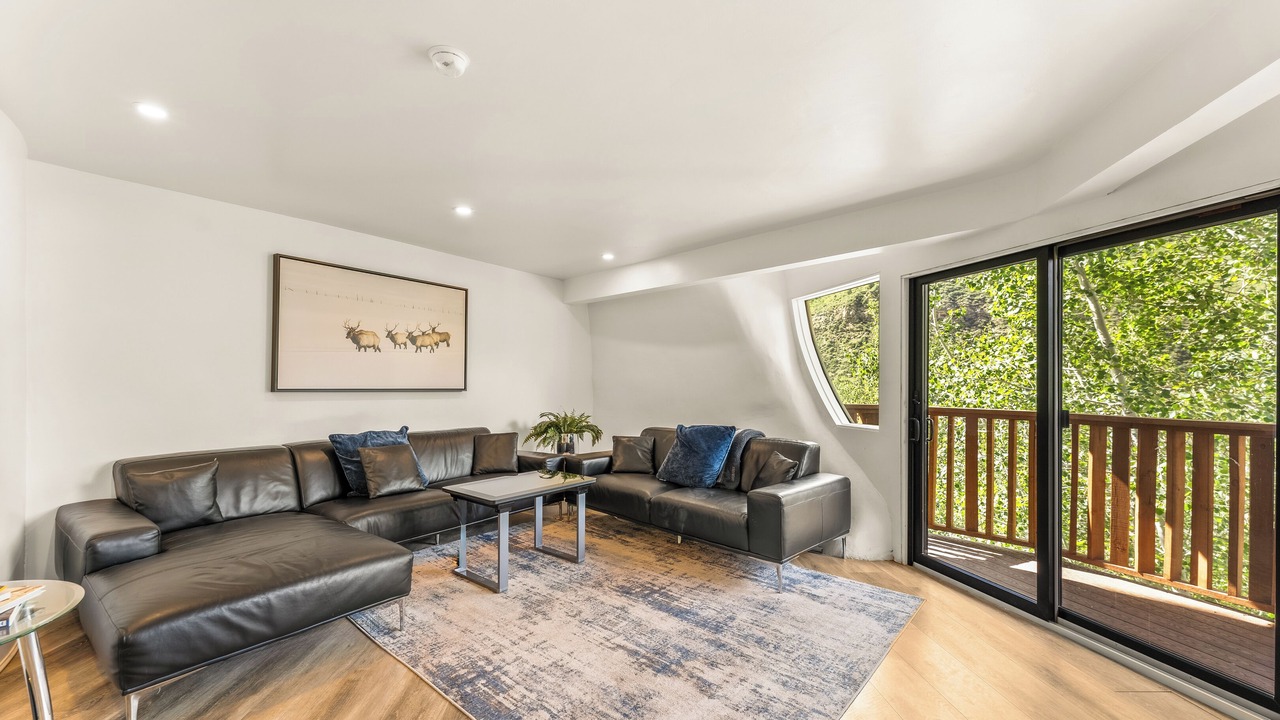 Photo of Livingroom in Intermountain