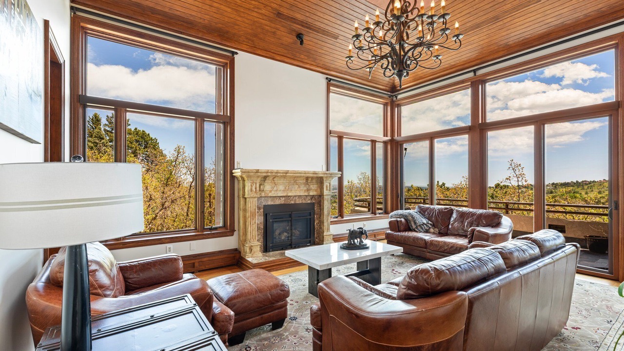 Photo of Livingroom in Broadmoor