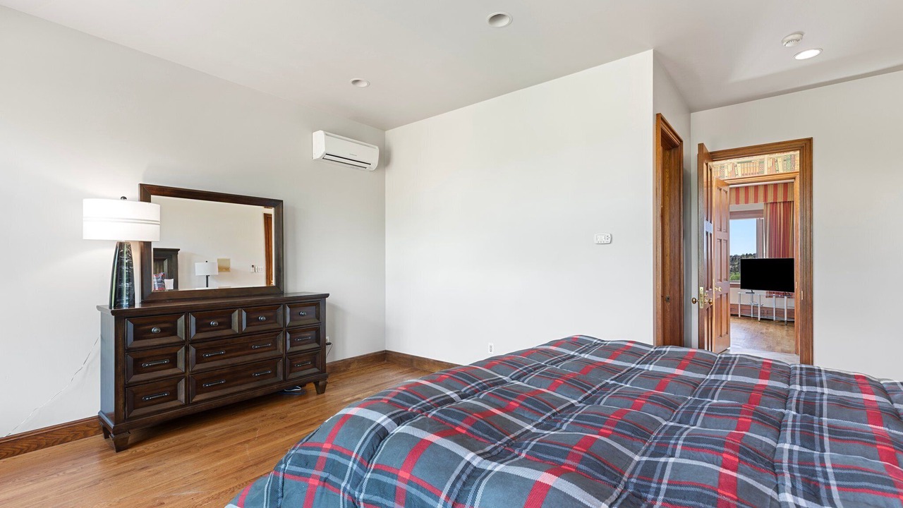 Photo of Bedroom in Broadmoor