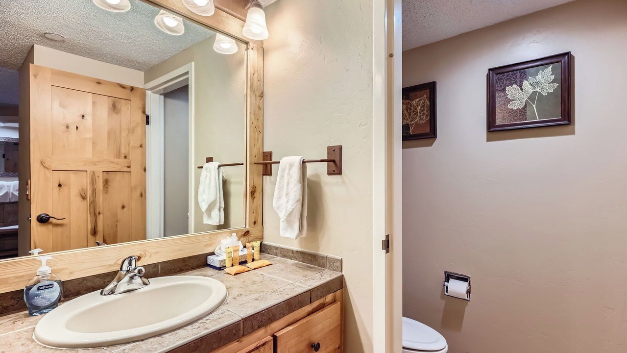 Photo of Bathroom in Peak 9