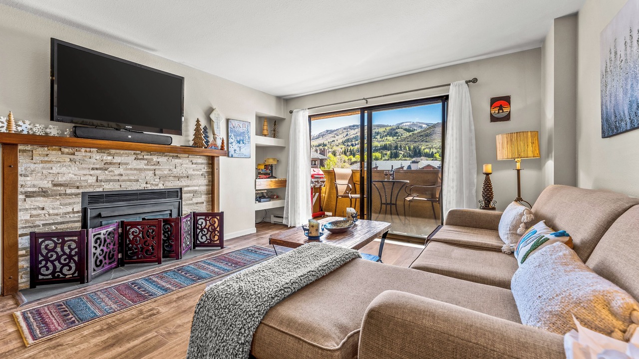 Photo of Livingroom in Avon