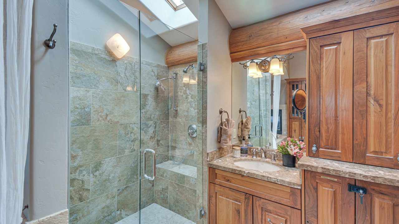 Photo of Bathroom in Ptarmigan Mountain