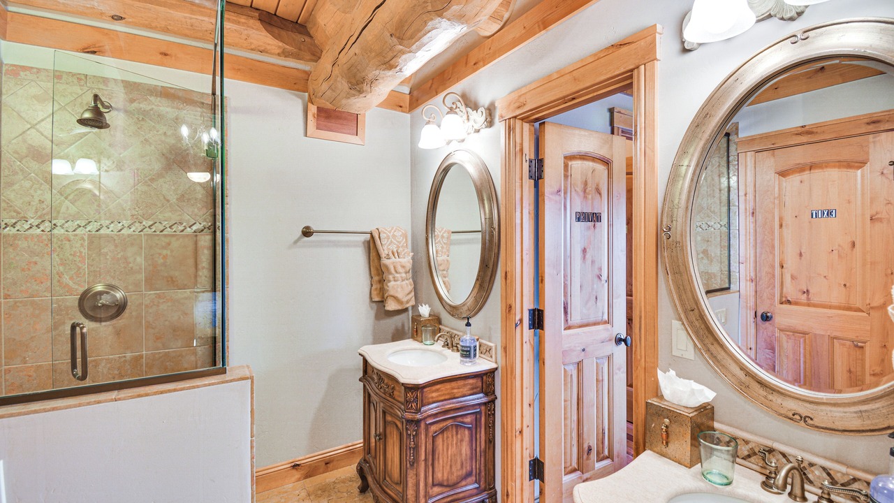Photo of Bathroom in Ptarmigan Mountain