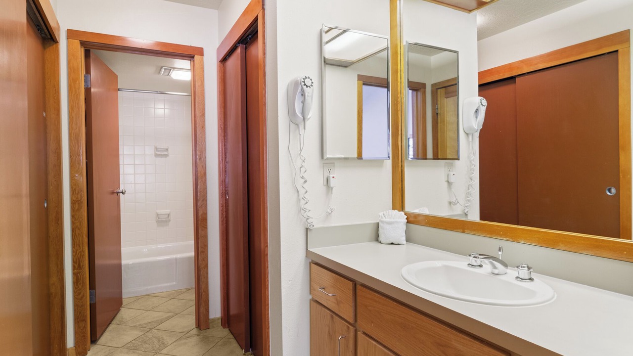 Photo of Bathroom in Lakeside Village