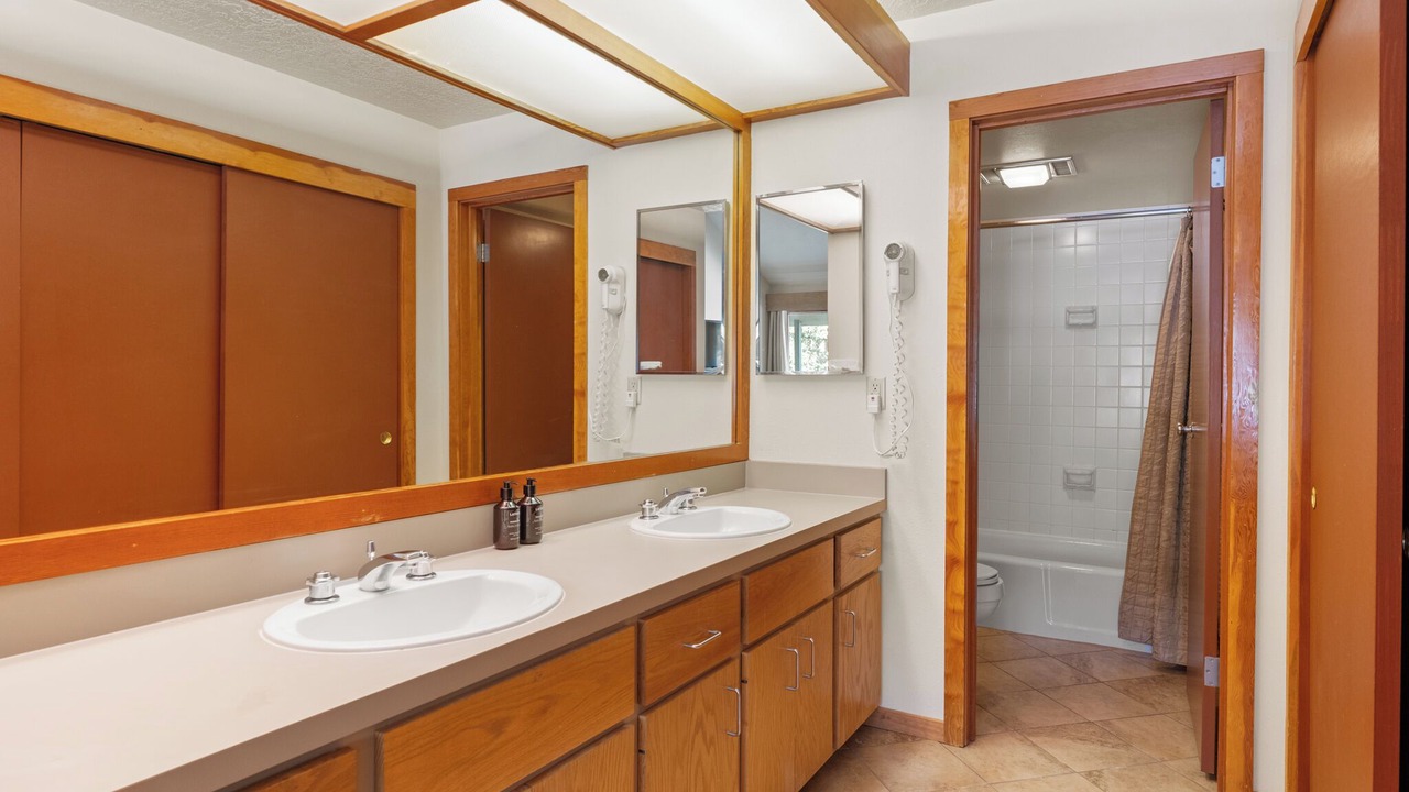 Photo of Bathroom in Lakeside Village
