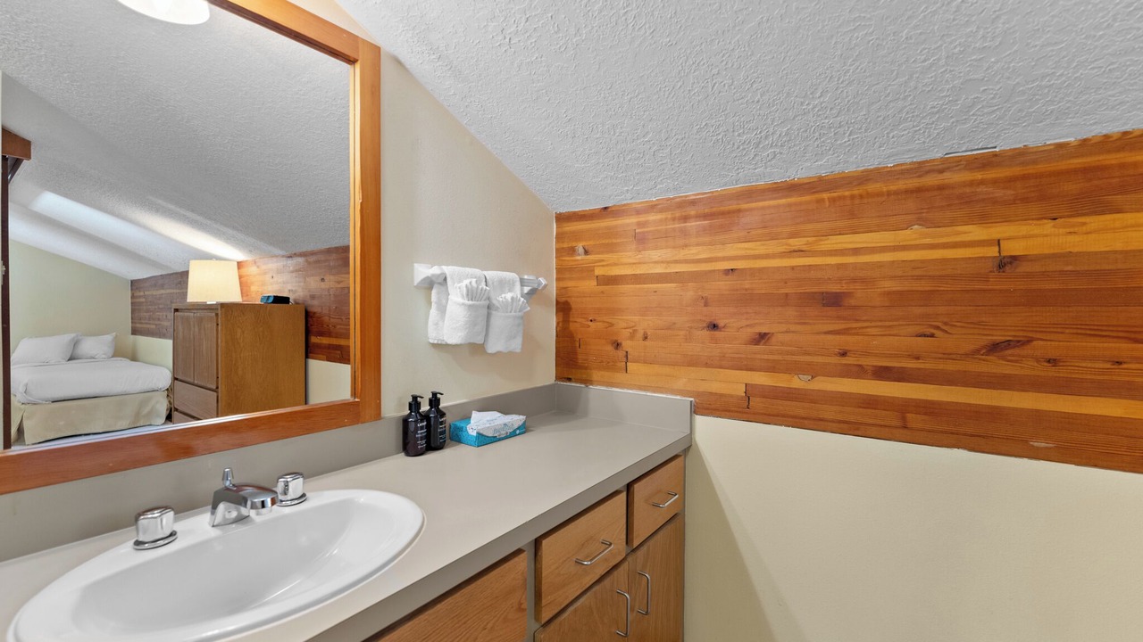 Photo of Bathroom in Lakeside Village