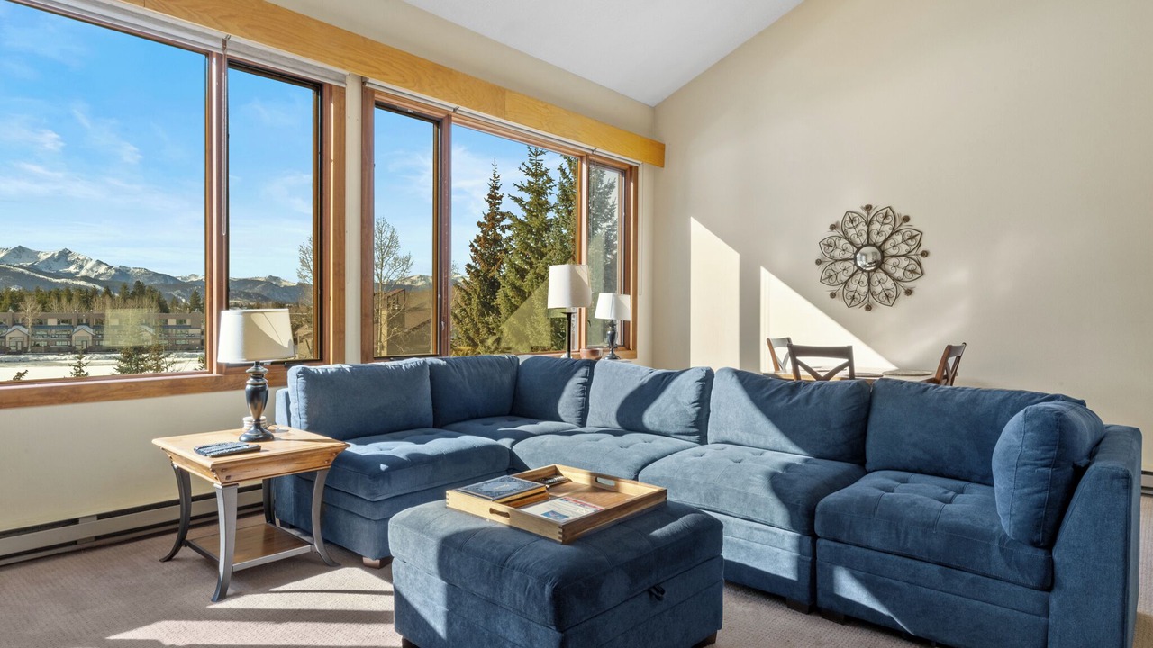 Photo of Livingroom in Lakeside Village