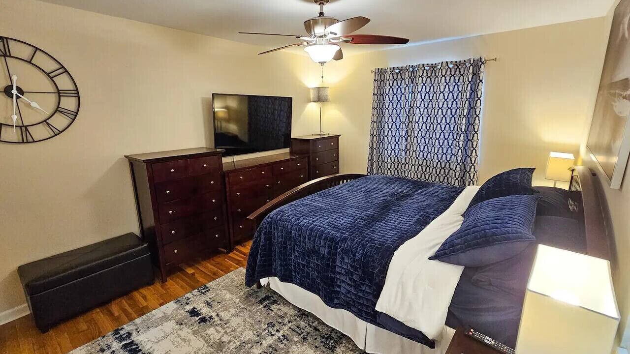 Photo of Bedroom in Hale