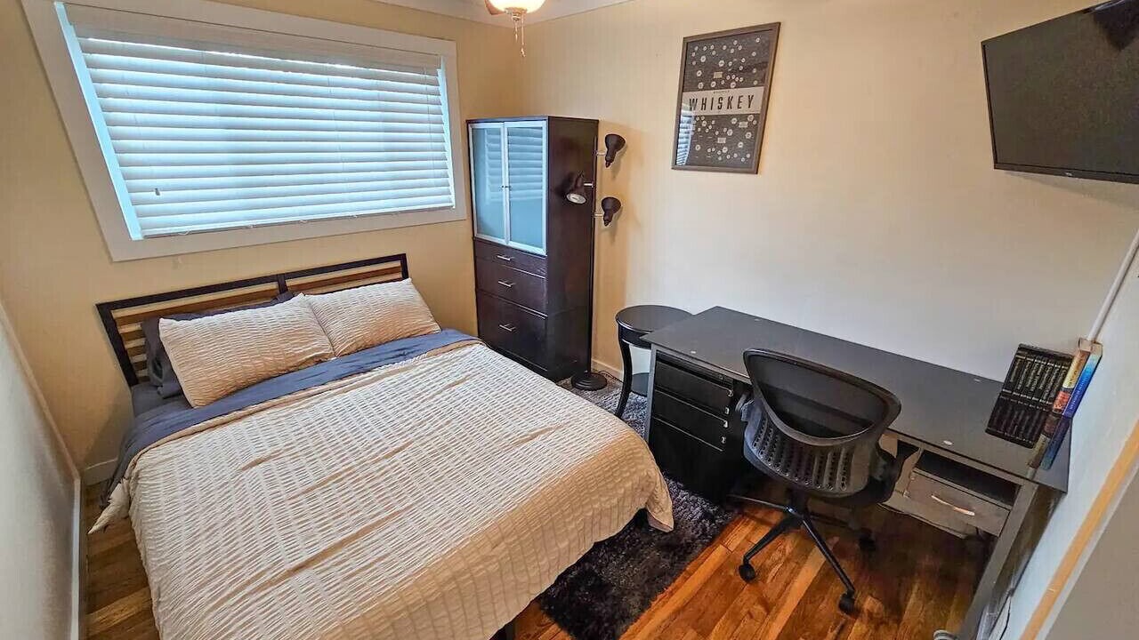 Photo of Bedroom in Hale
